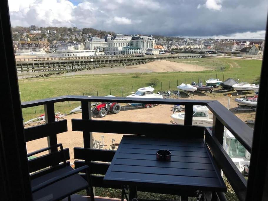 Le Cocooning-Studio Deauville Marina Avec Terrasse Vue Mer Et Plage Exterior photo